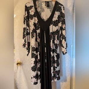 BISOU BISOU Black &White Floral Tieback Dress Sz.‎ Medium V-Neck
